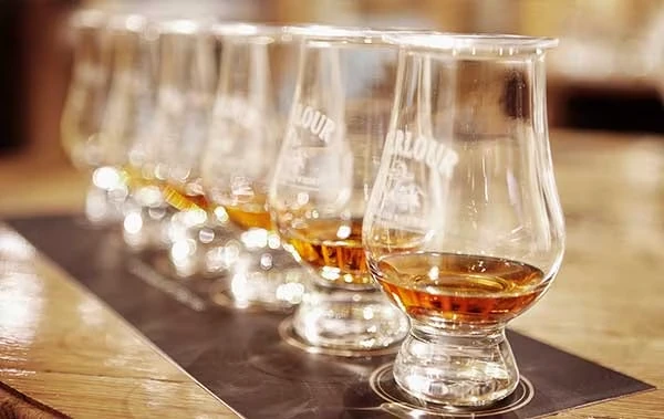 Farbe im Whisky